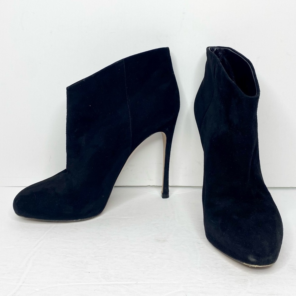 Gianvito Rossi Suede Stiletto Ankle Booties - Picture 2 of 9
